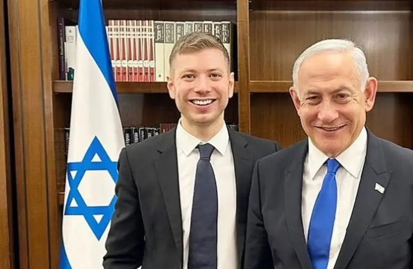 مسؤول أمني إسرائيلي يكشف تفاصيل صادمة حول اعتداء يائير نتنياهو على والده